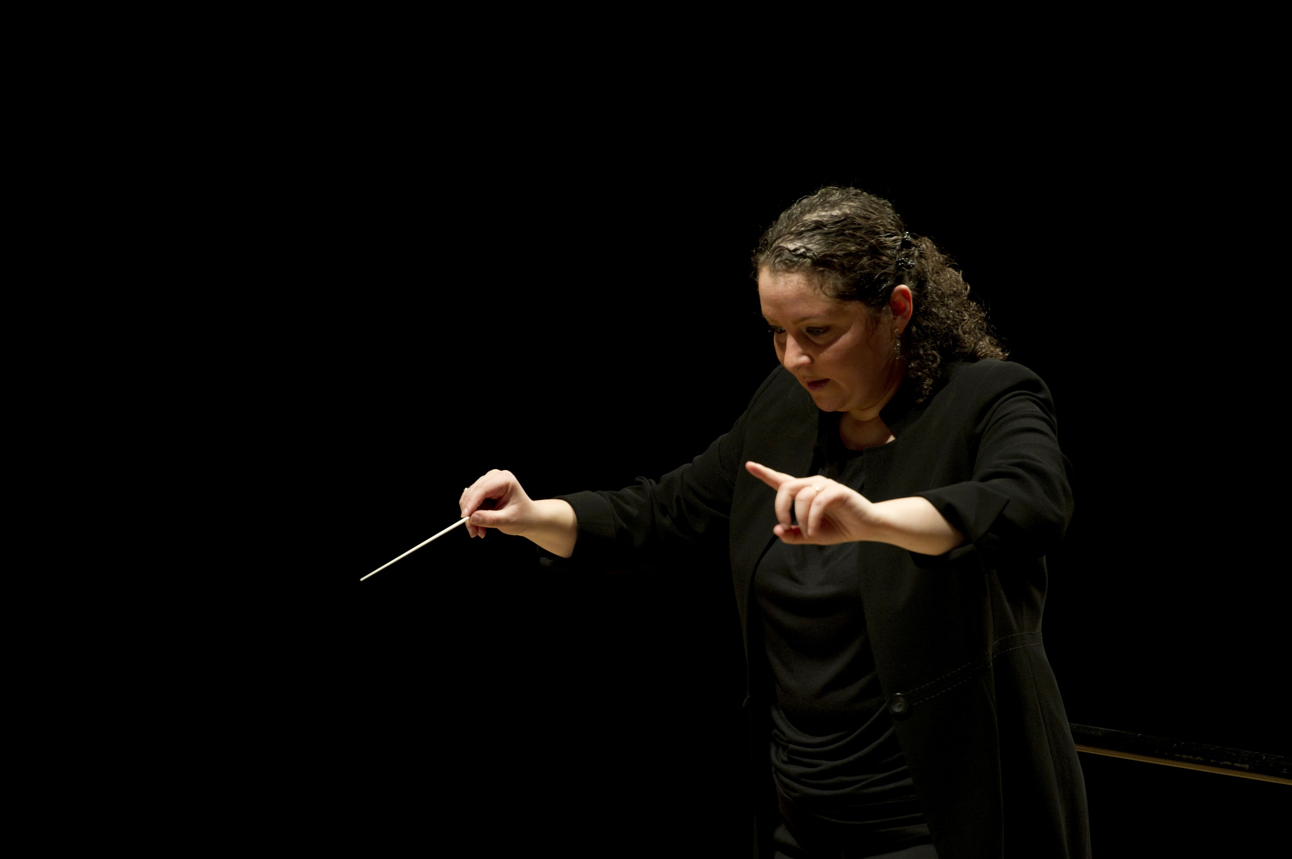 Zahia-Ziouani, Cheffe d'orchestre, Directrice Musicale de l'orchestre symphonique Divertiemento